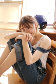 边摸边亲